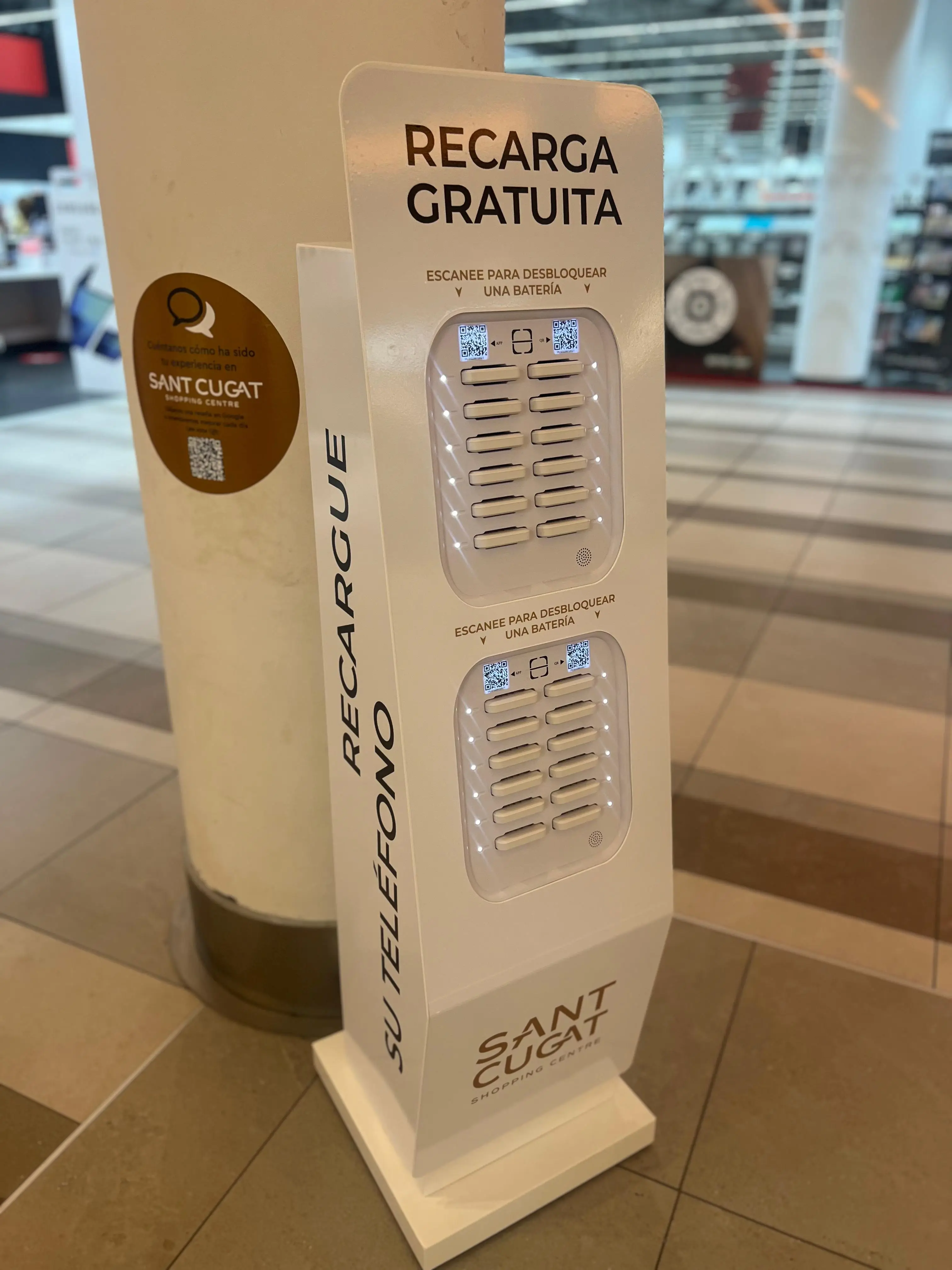 Installation borne powerbank au Sant Cugat Shopping Center Espagne - recharge smartphone